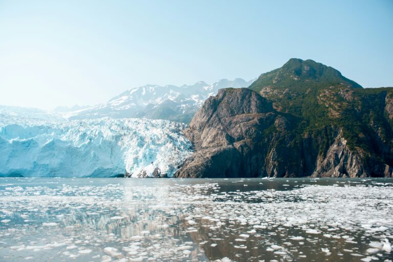 Lire la suite à propos de l’article Un Tsunami Colossal au Groenland : Un Signe d’Avertissement ?